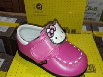 低價批發各大知名品牌尾貨童鞋 成都服裝、鞋帽、箱包及日用百貨一站式采購指南